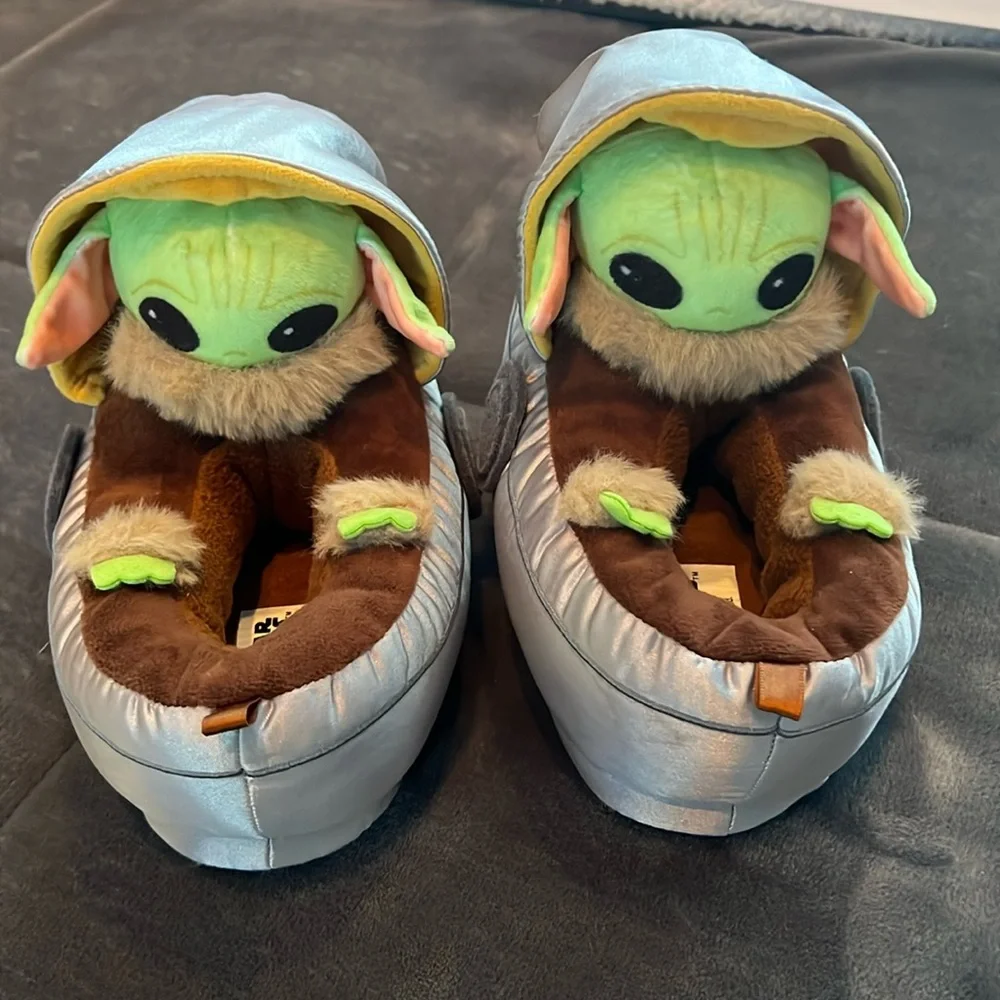 Kids Gap - Star‎ Wars- Yoda Slippers (size Large)